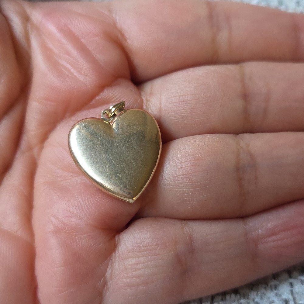 Heart Shaped Engraved Yellow Gold Vintage Locket 10k - Picture 7 of 7